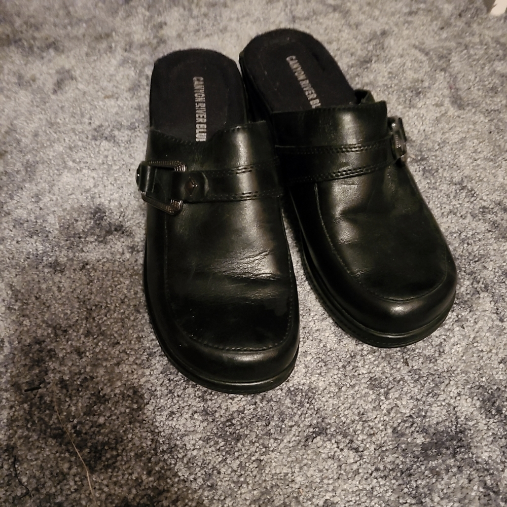black  leather clogs size 6